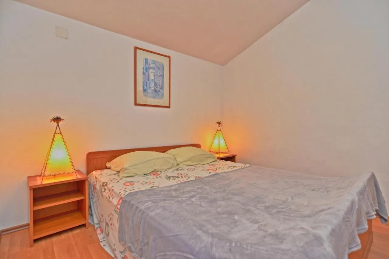Apartments With Pool 749 Pula 0*,