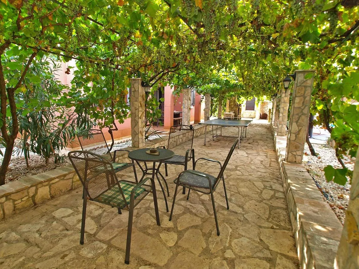 Apartments With Pool 749 PUY 0*, Pula