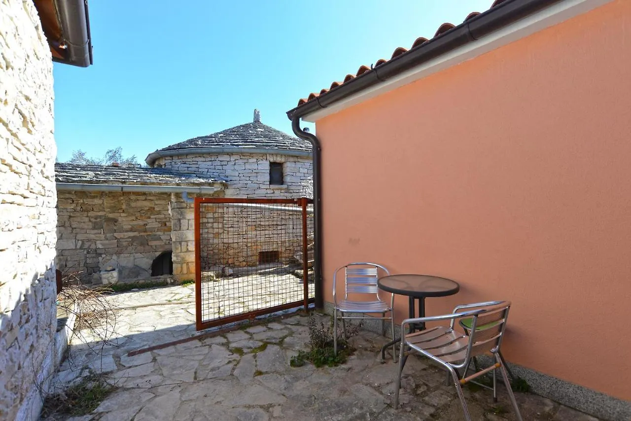 Apartments With Pool 749 PUY 0*, Pula