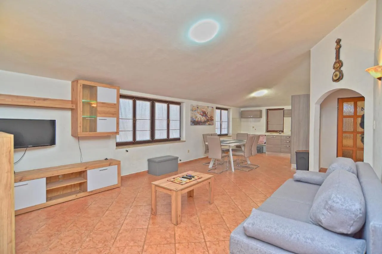 Apartments With Pool 749 PUY Croácia