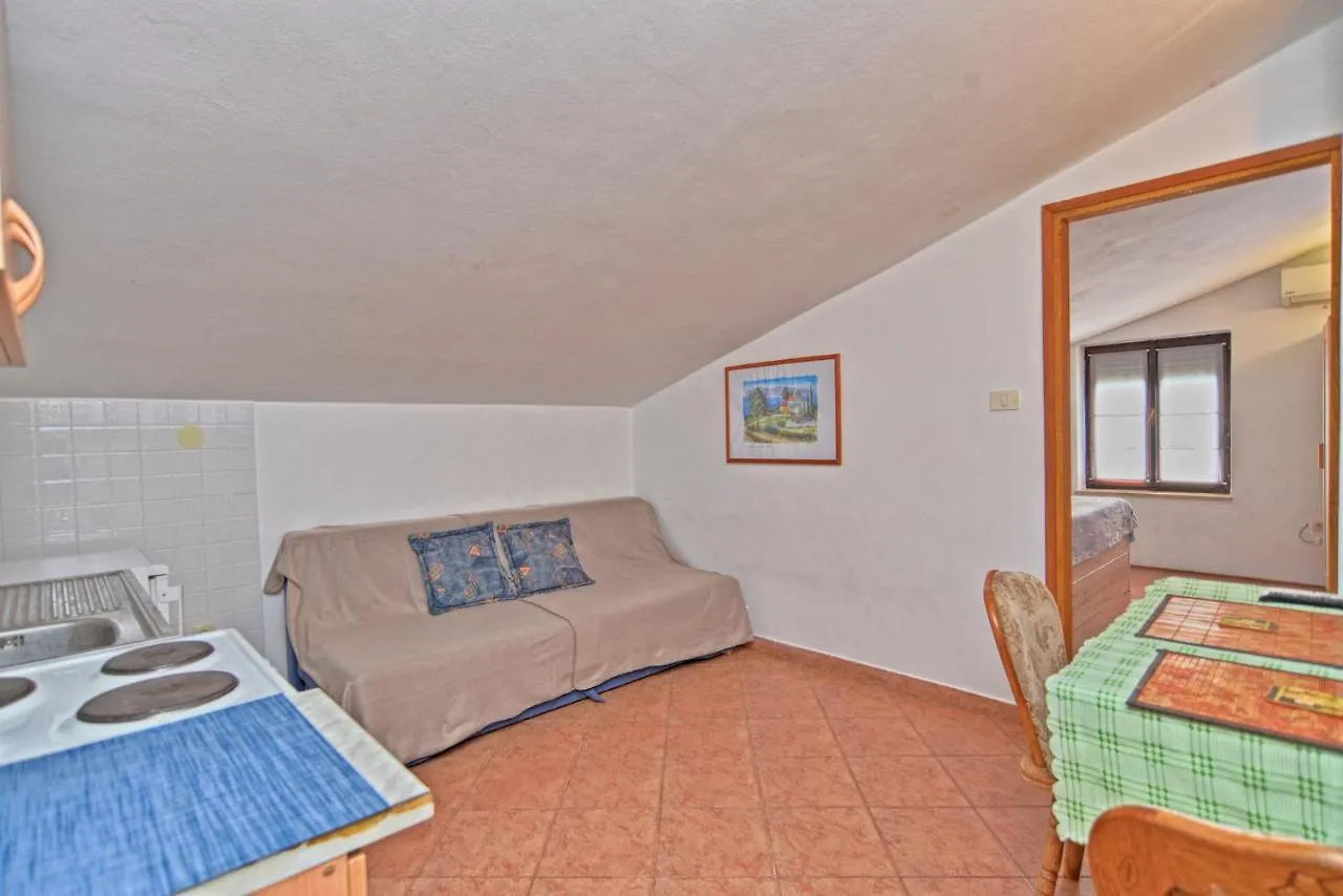 Apartments With Pool 749 PUY Croácia