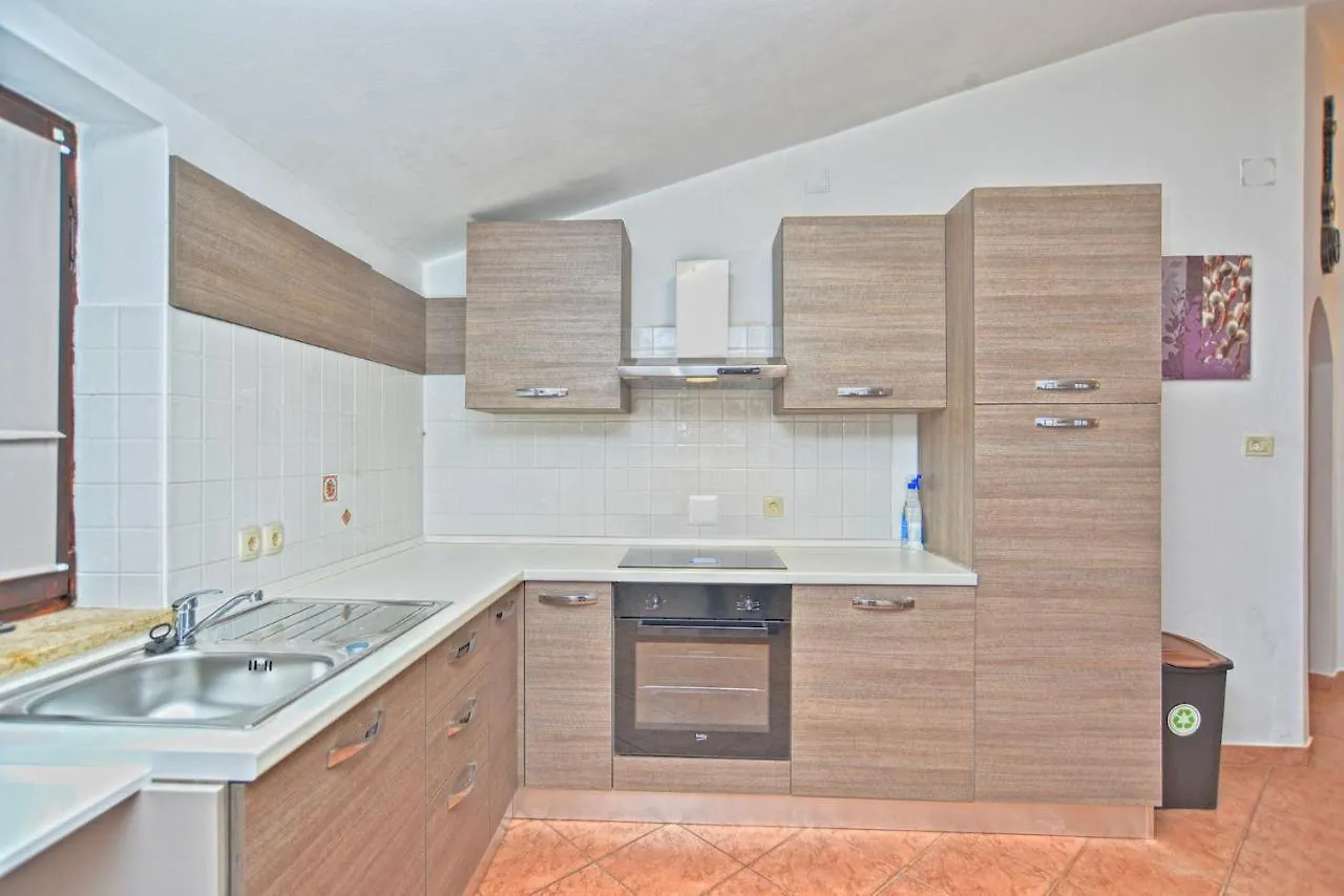 Apartments With Pool 749 PUY Croácia